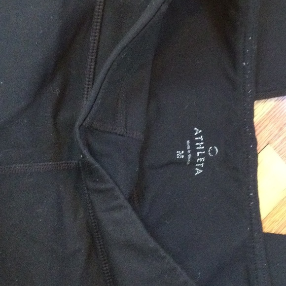 Bundle of Medium athletic leggings - Picture 4 of 5